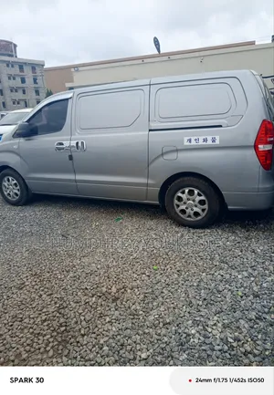 Hyundai H1 2014 Silver