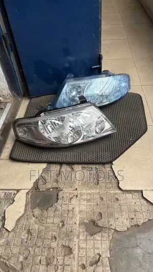 Nissan Sunny Headlight 2004,2005,2006,2007,2008,2009,2010,