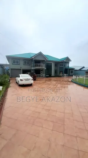 8bdrm House in Begye, Weija for sale