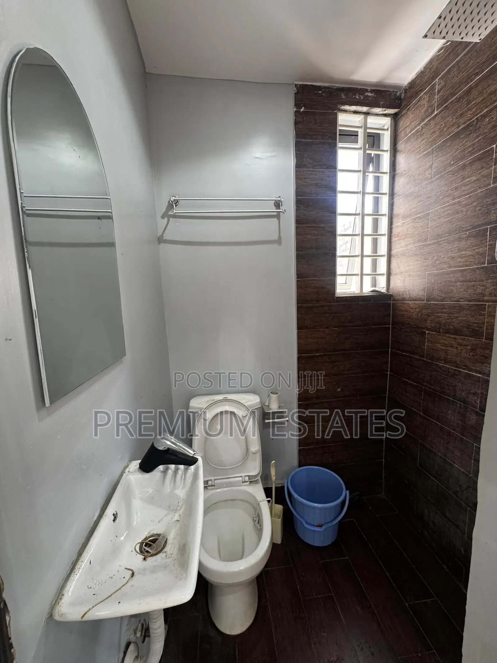 2bdrm House in School Junction for rent