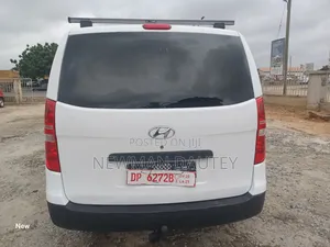 Hyundai H1 2009 White