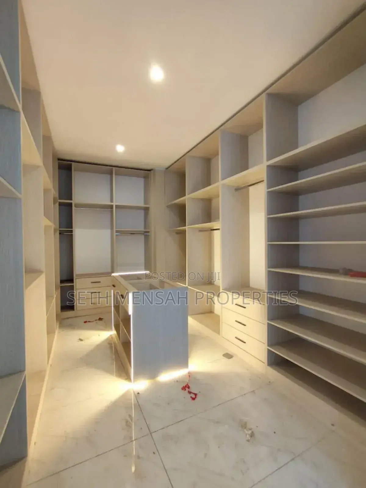 5bdrm House in East Legon for sale