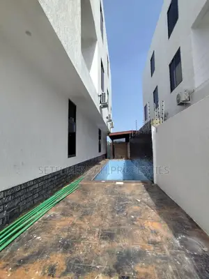 5bdrm House in East Legon for sale
