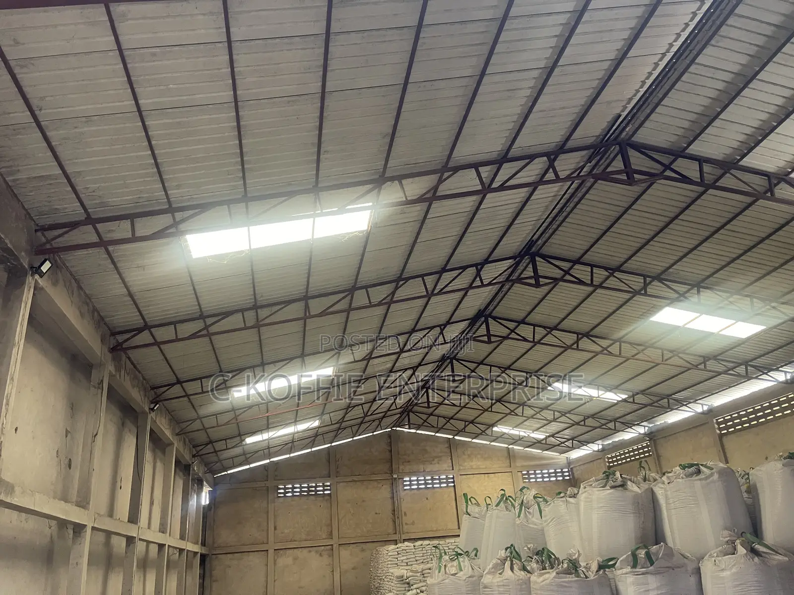750 SQM Warehouse at Tema Com 12 for Rent