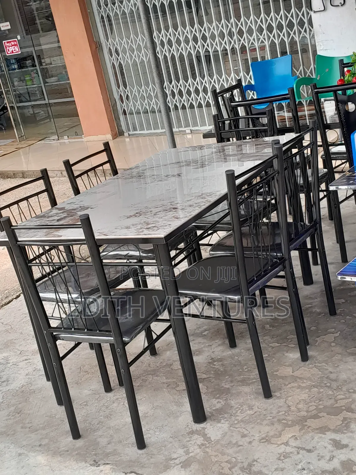Exclusive Mable Dining Set for Homes