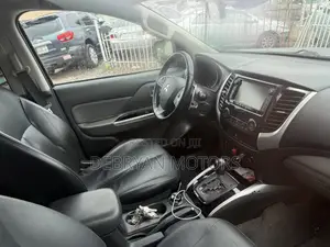 Mitsubishi L200 Double Cab 2.4 181hp 4WD 2016 Gray