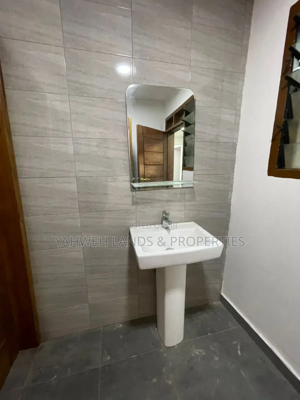 10bdrm Apartment in East Legon for rent