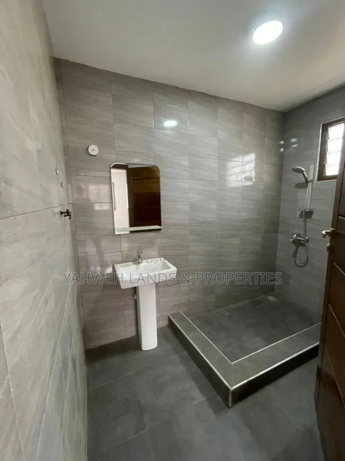 10bdrm Apartment in East Legon for rent
