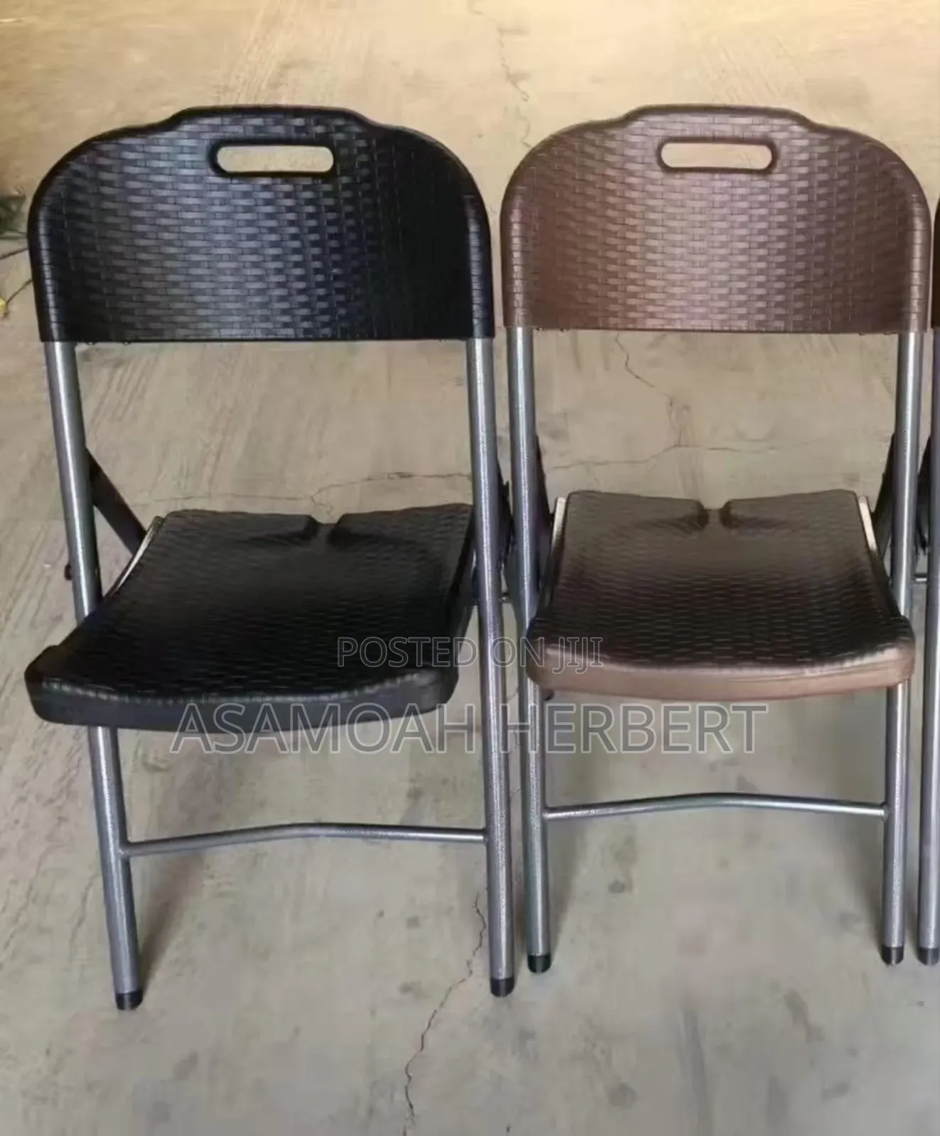 Folding Chairs Black and White