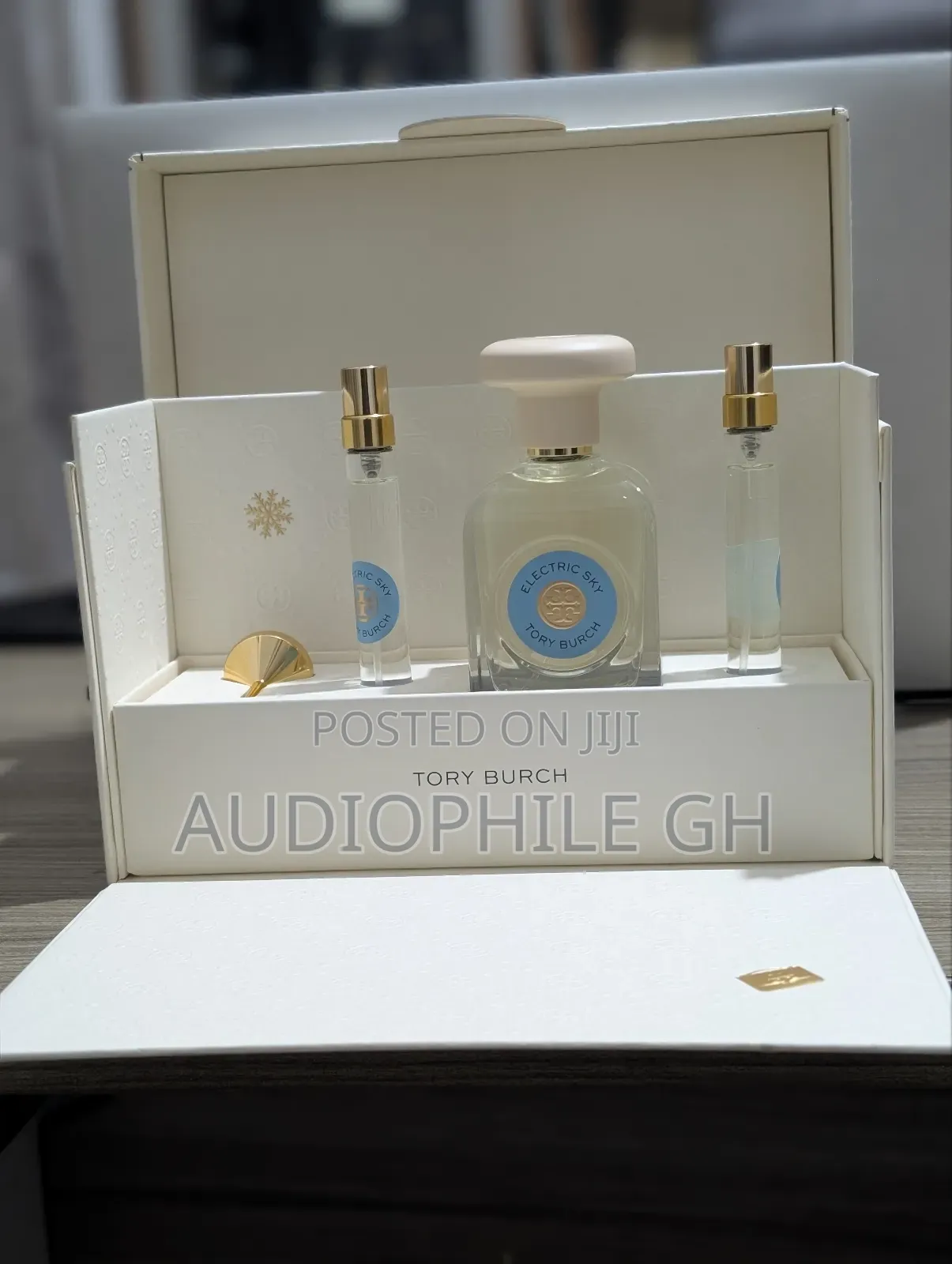 Tory Burch Electric Sky Charm Eau De Parfum Gift Set 110ml