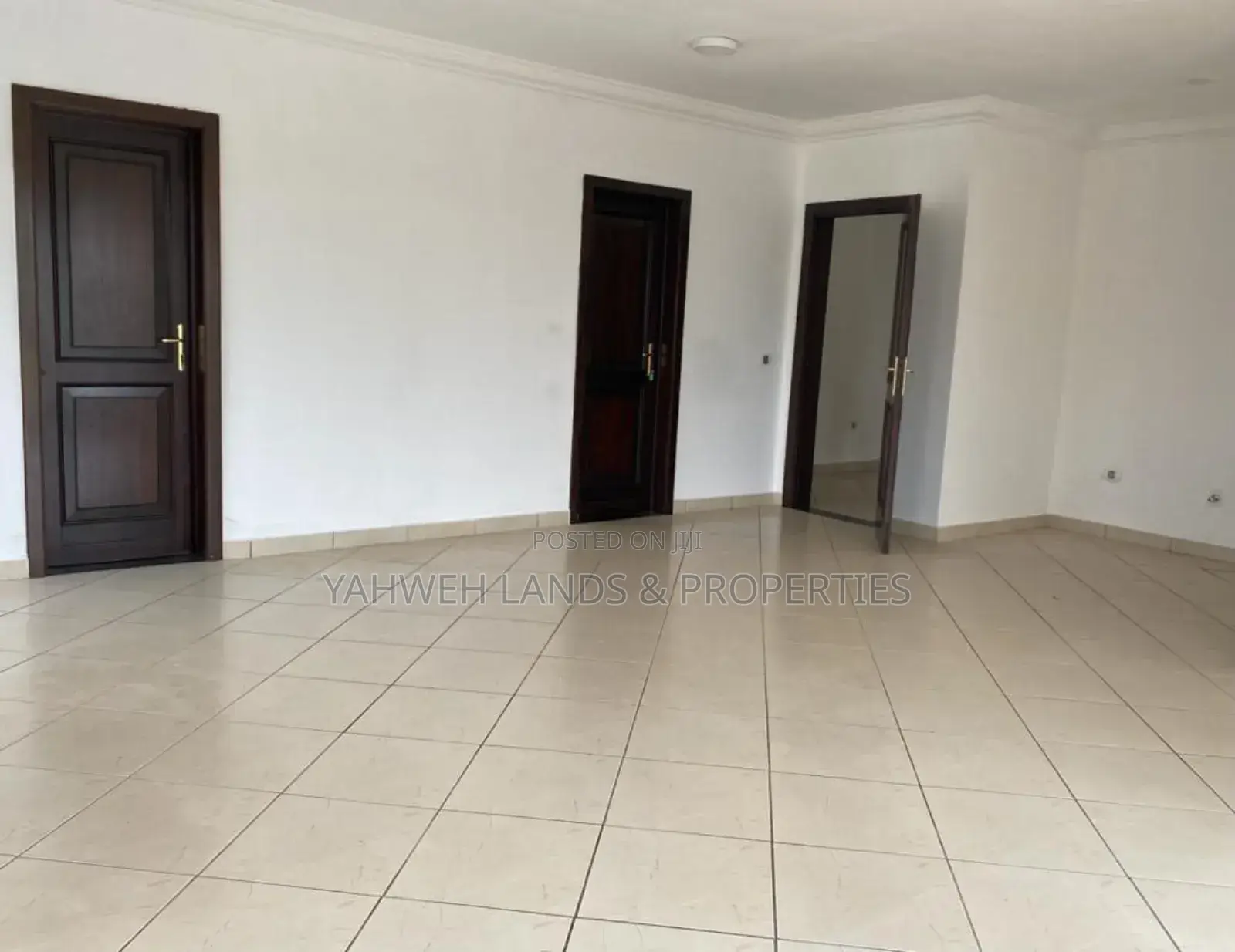 6bdrm House in East Legon for sale