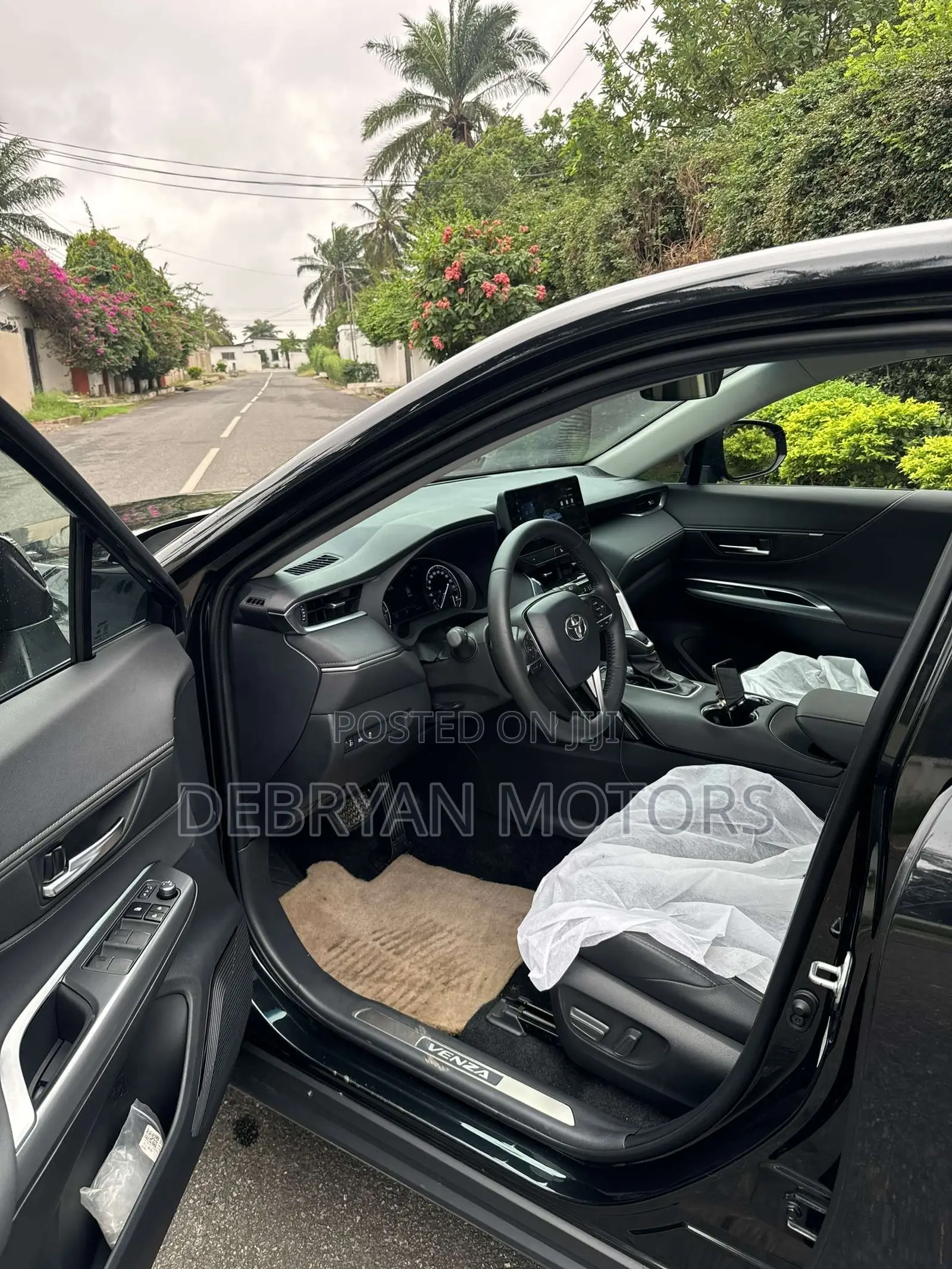 Toyota Venza Limited AWD 2024 Black