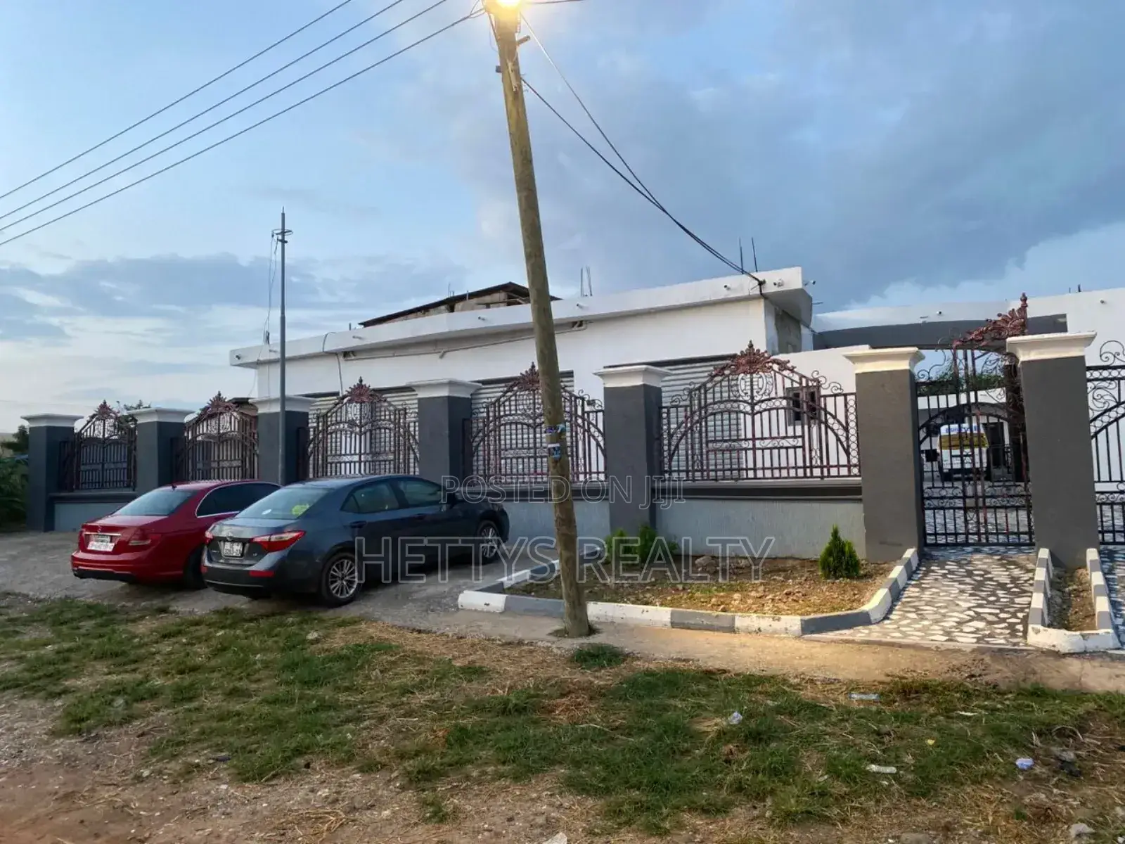 20bdrm Apartment in Kumasi Metropolitan for sale