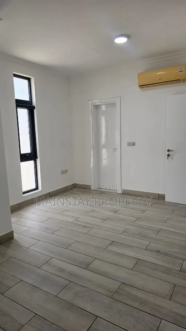 4bdrm Townhouse / Terrace in Cantonments for rent
