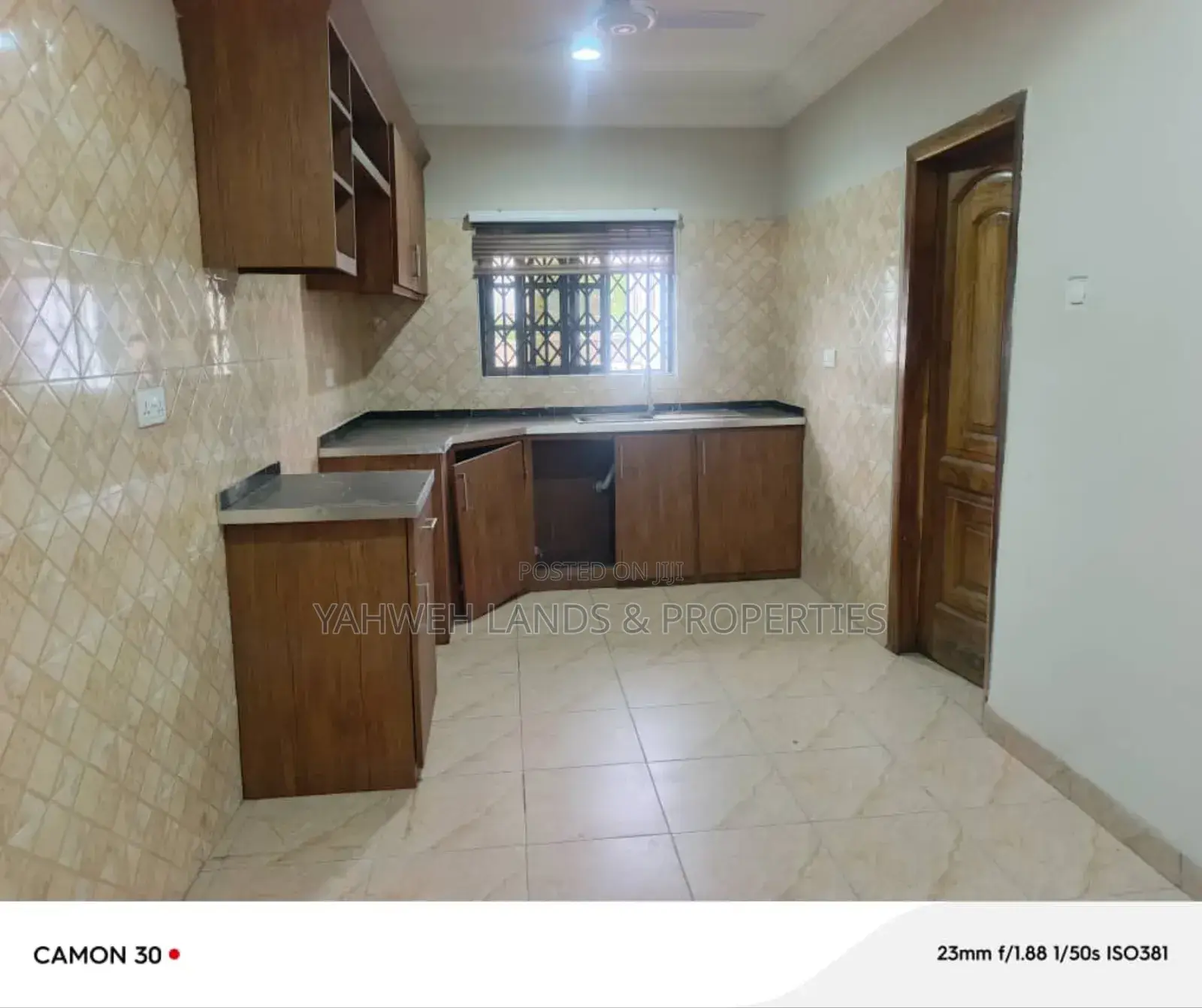 7bdrm House in Mamprobi for sale