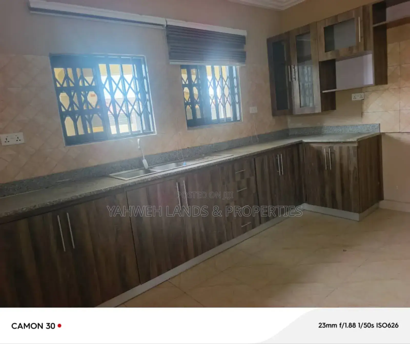 7bdrm House in Mamprobi for sale