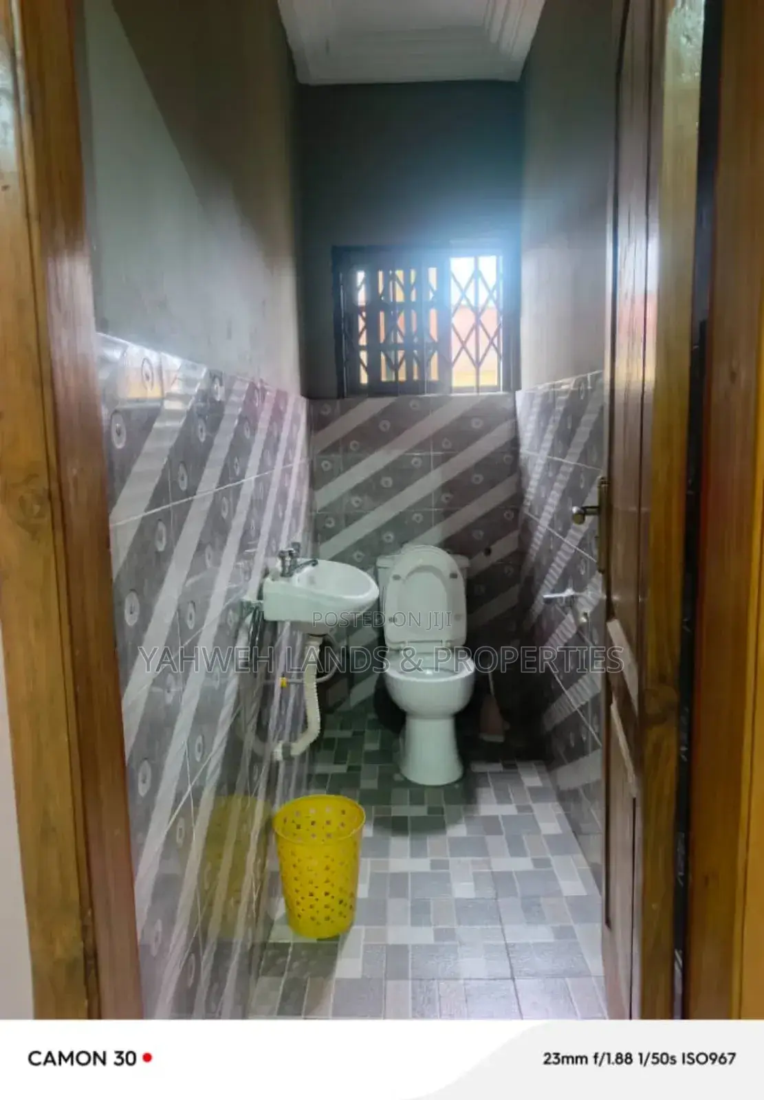 7bdrm House in Mamprobi for sale