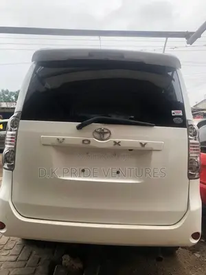 Toyota Voxy 2010 White