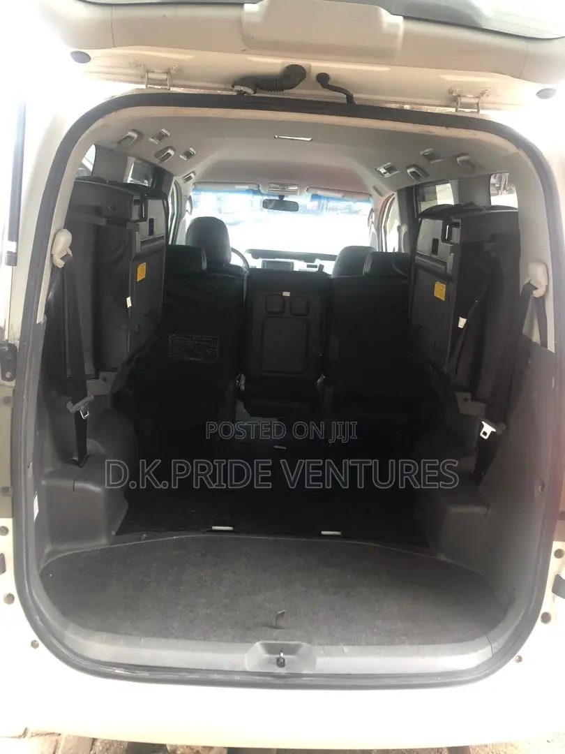 Toyota Voxy 2010 White