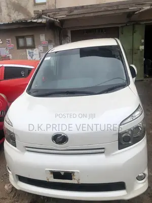 Toyota Voxy 2010 White