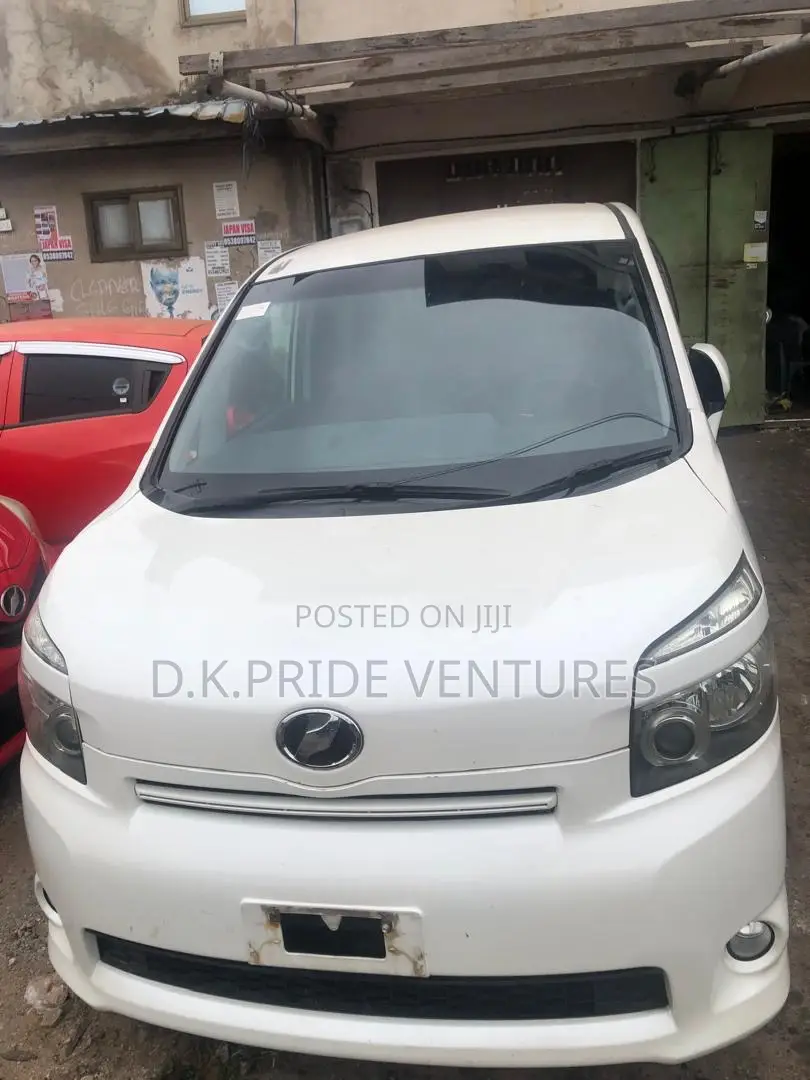 Toyota Voxy 2010 White