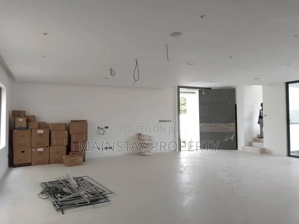 5bdrm House in East Legon for sale