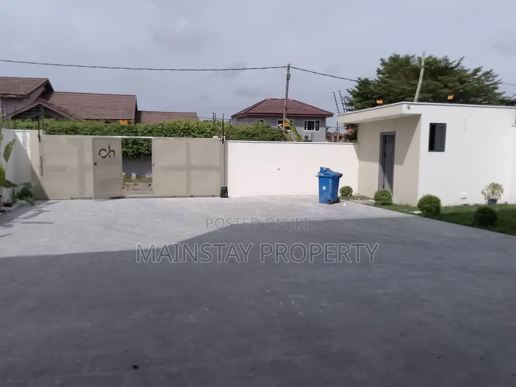 5bdrm House in East Legon for sale