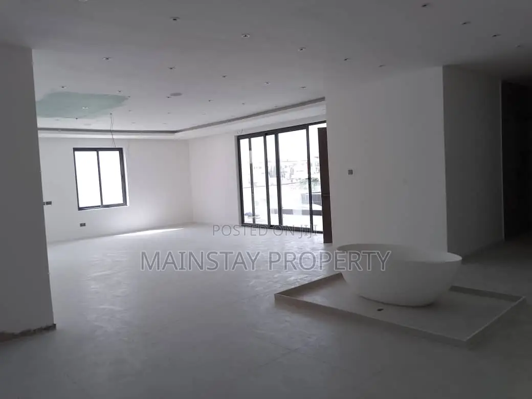 5bdrm House in East Legon for sale