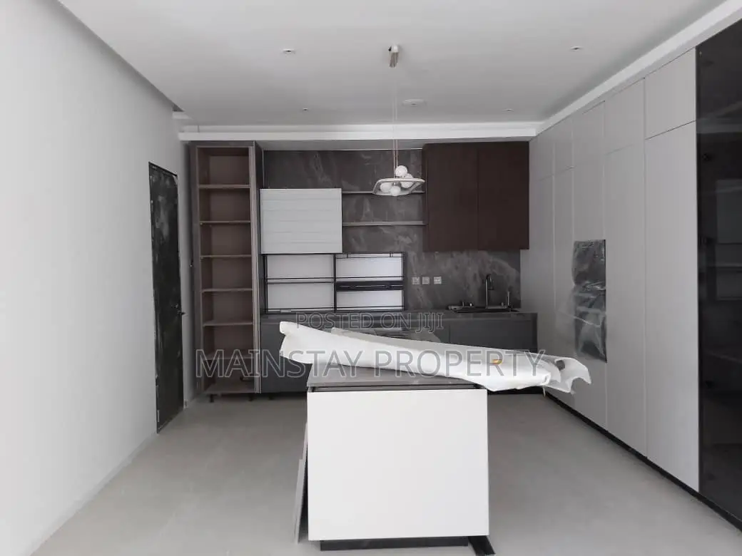 5bdrm House in East Legon for sale