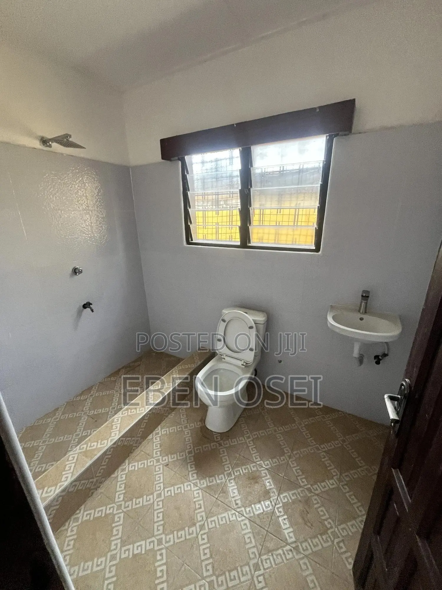 4bdrm Apartment in Dansoman for rent