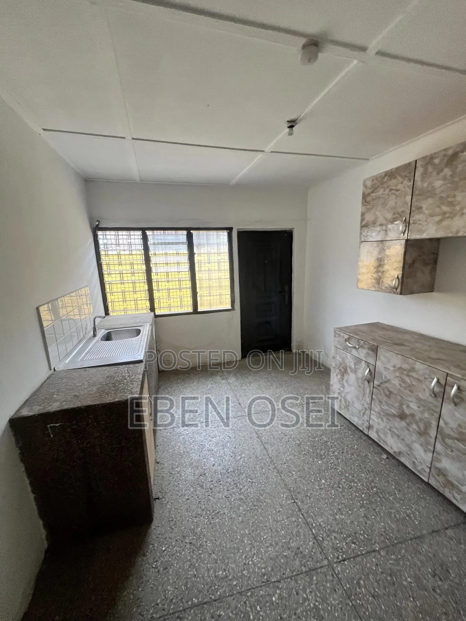 4bdrm Apartment in Dansoman for rent