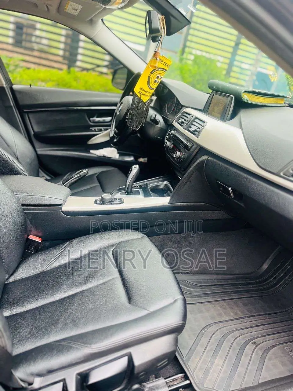 BMW 320i Sedan RWD 2015 Black