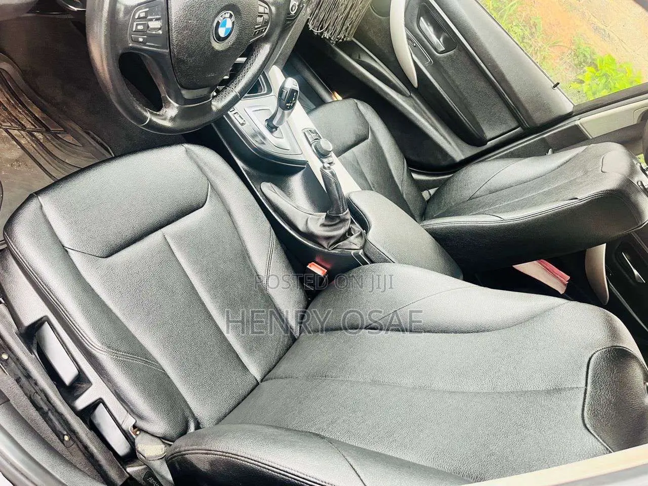 BMW 320i Sedan RWD 2015 Black