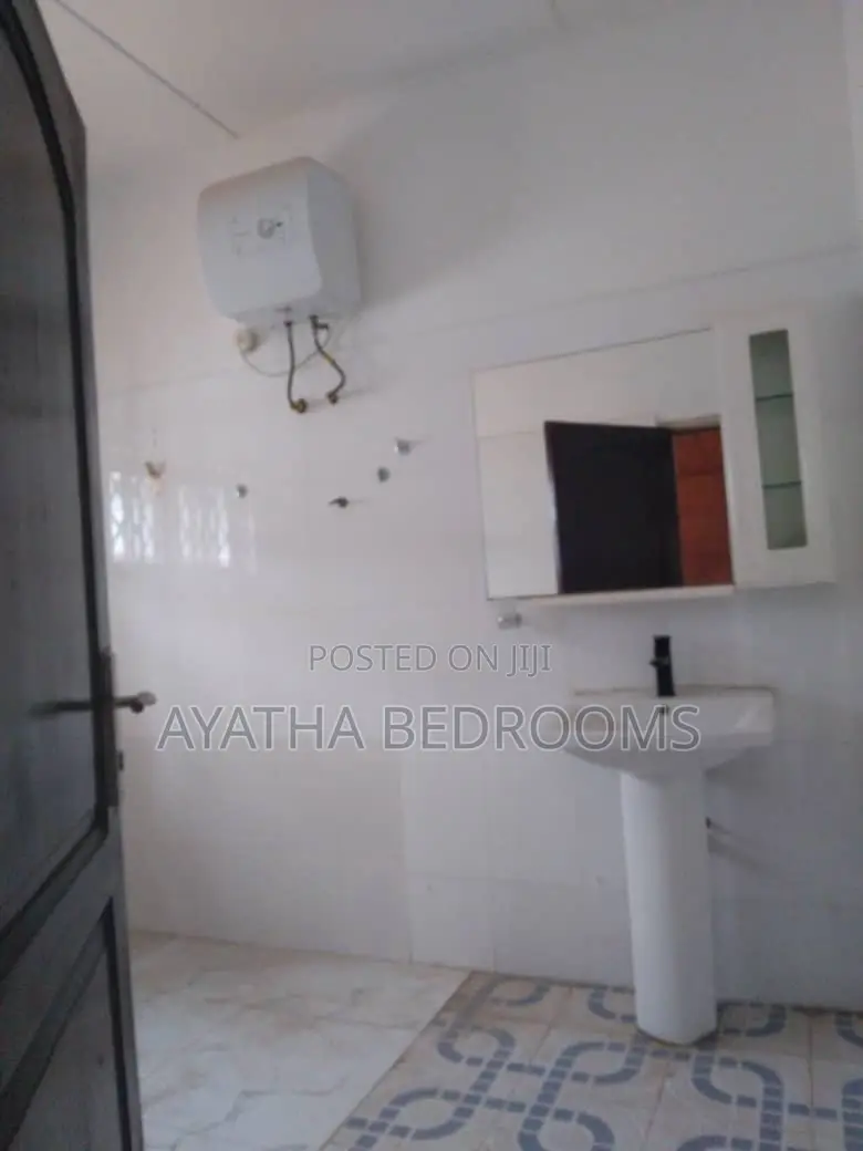 3bdrm House in Ayathar Bedroom, New Town for rent