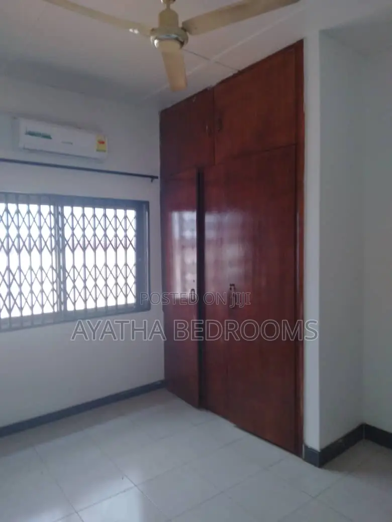 3bdrm House in Ayathar Bedroom, New Town for rent