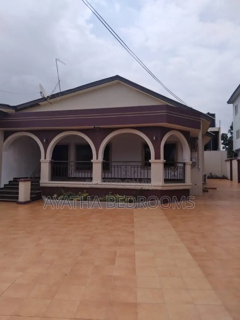 3bdrm House in Ayathar Bedroom, New Town for rent