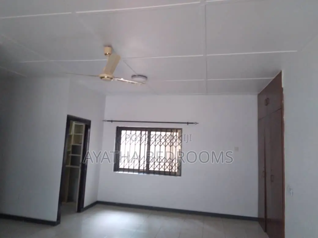 3bdrm House in Ayathar Bedroom, New Town for rent