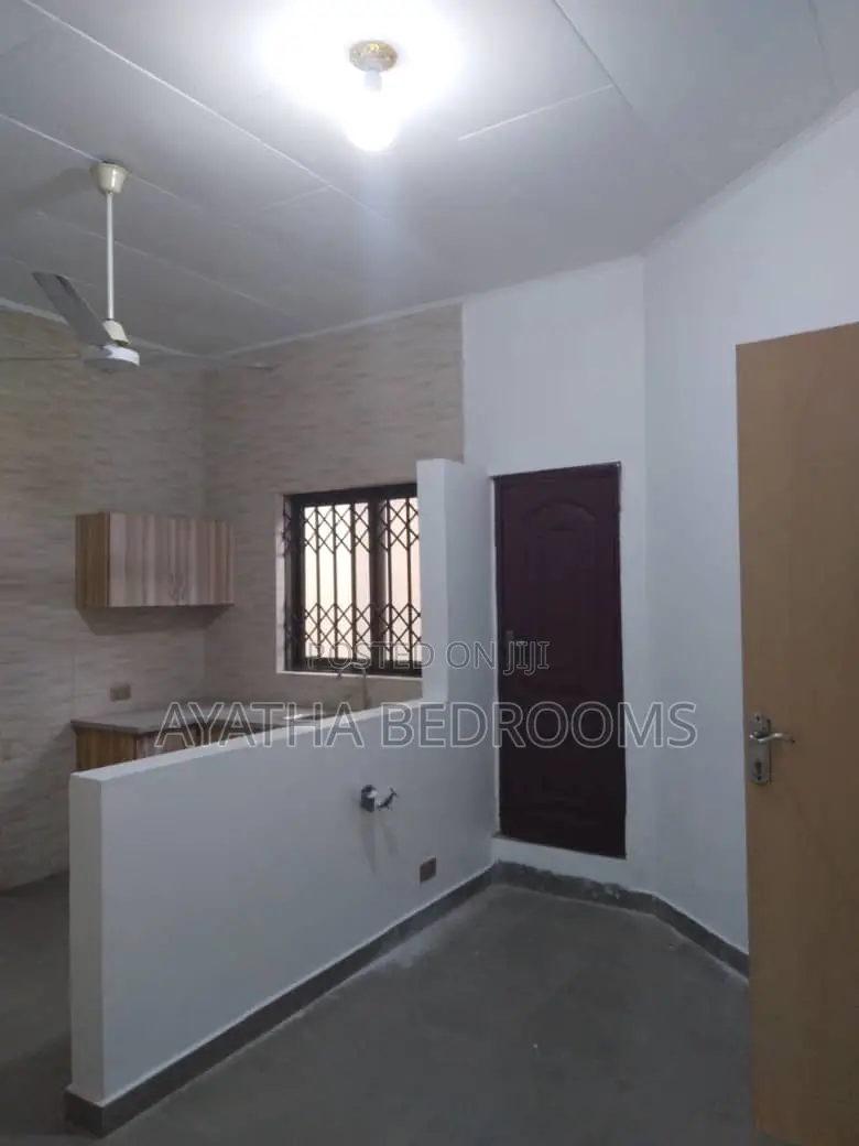3bdrm House in Ayathar Bedroom, New Town for rent