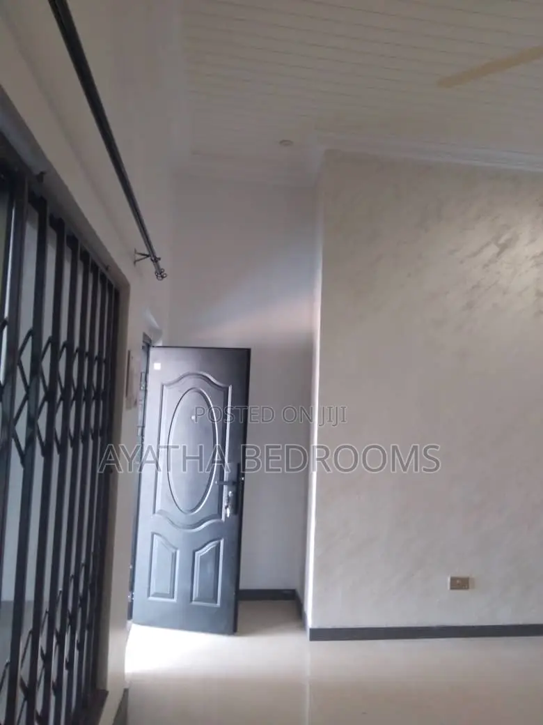3bdrm House in Ayathar Bedroom, New Town for rent