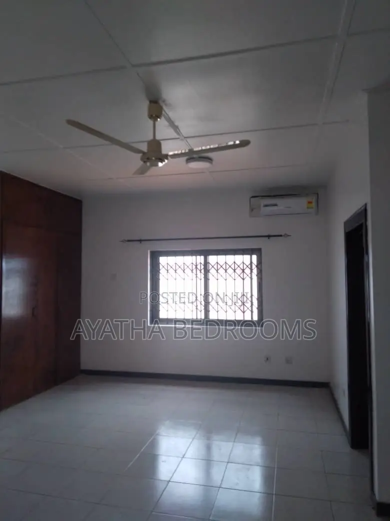 3bdrm House in Ayathar Bedroom, New Town for rent