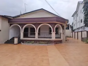 3bdrm House in Ayathar Bedroom, New Town for rent