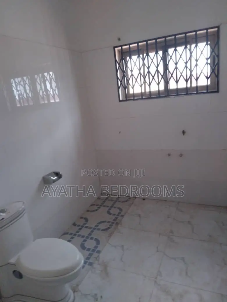 3bdrm House in Ayathar Bedroom, New Town for rent