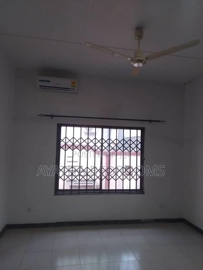 3bdrm House in Ayathar Bedroom, New Town for rent