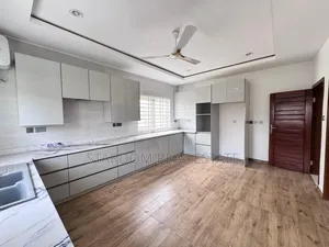 4bdrm Duplex in Lakeside Estate for rent