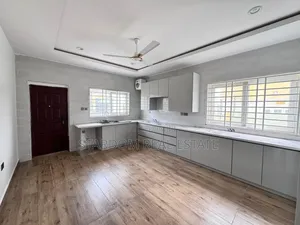 4bdrm Duplex in Lakeside Estate for rent
