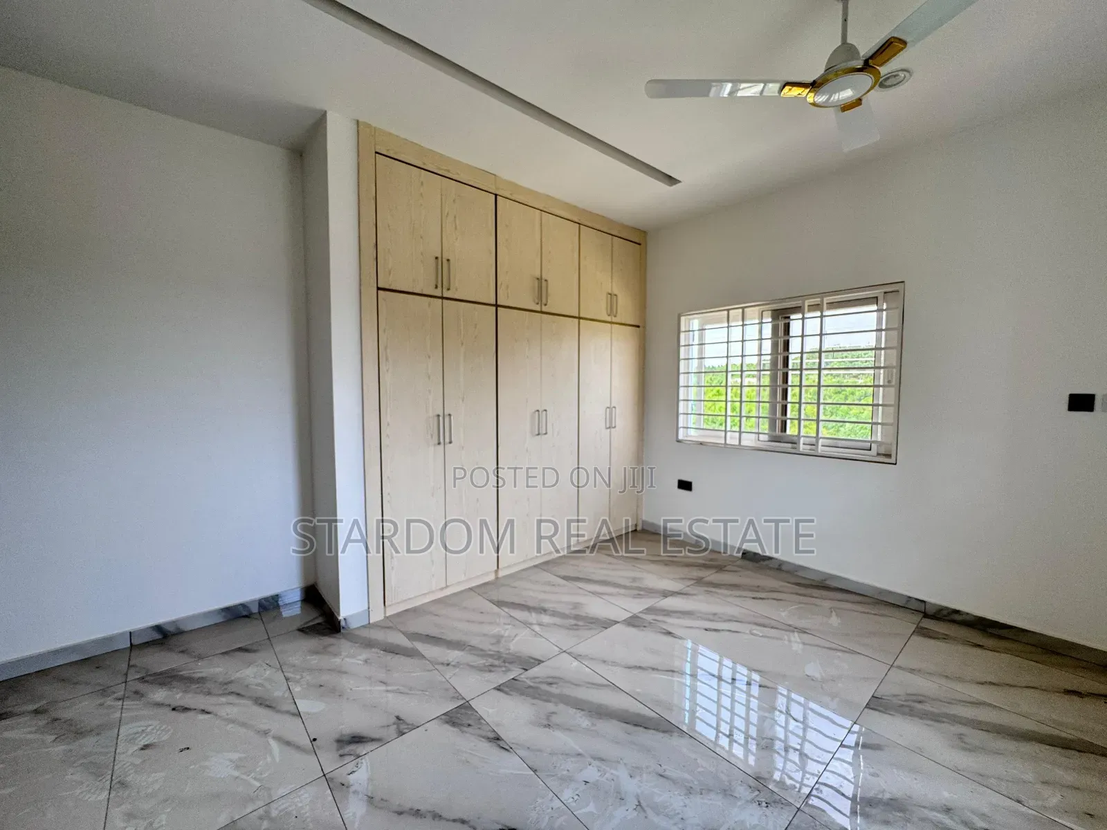 4bdrm Duplex in Lakeside Estate for rent