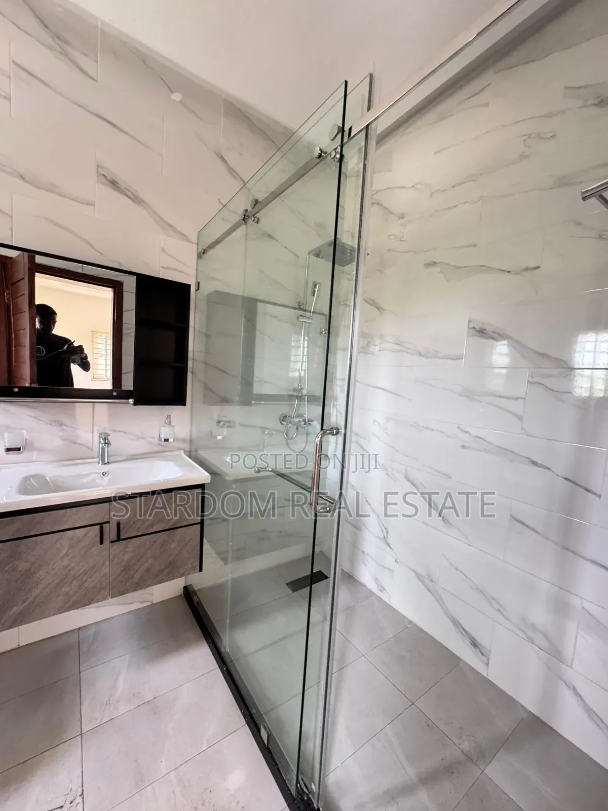 4bdrm Duplex in Lakeside Estate for rent