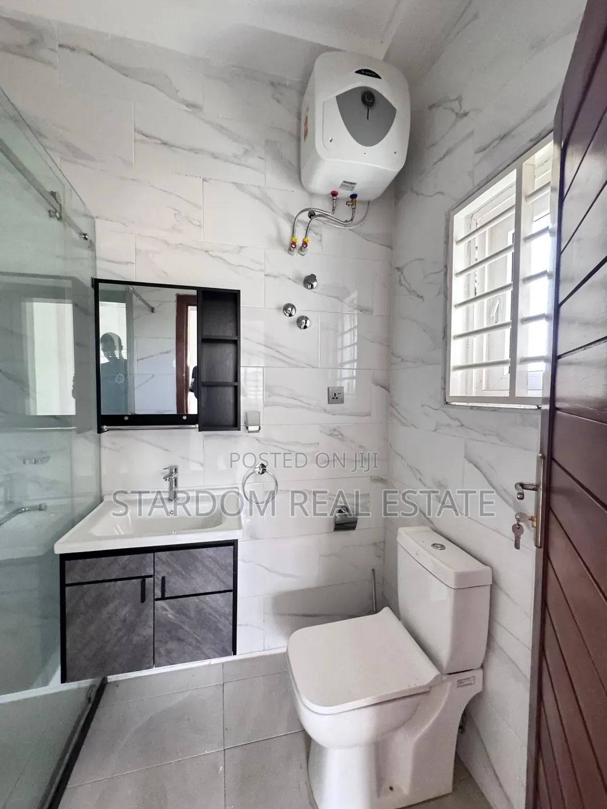 4bdrm Duplex in Lakeside Estate for rent