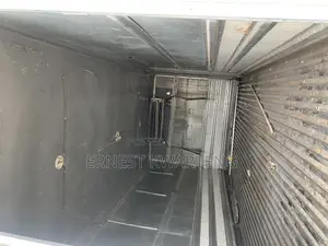 Refrigerator Truck