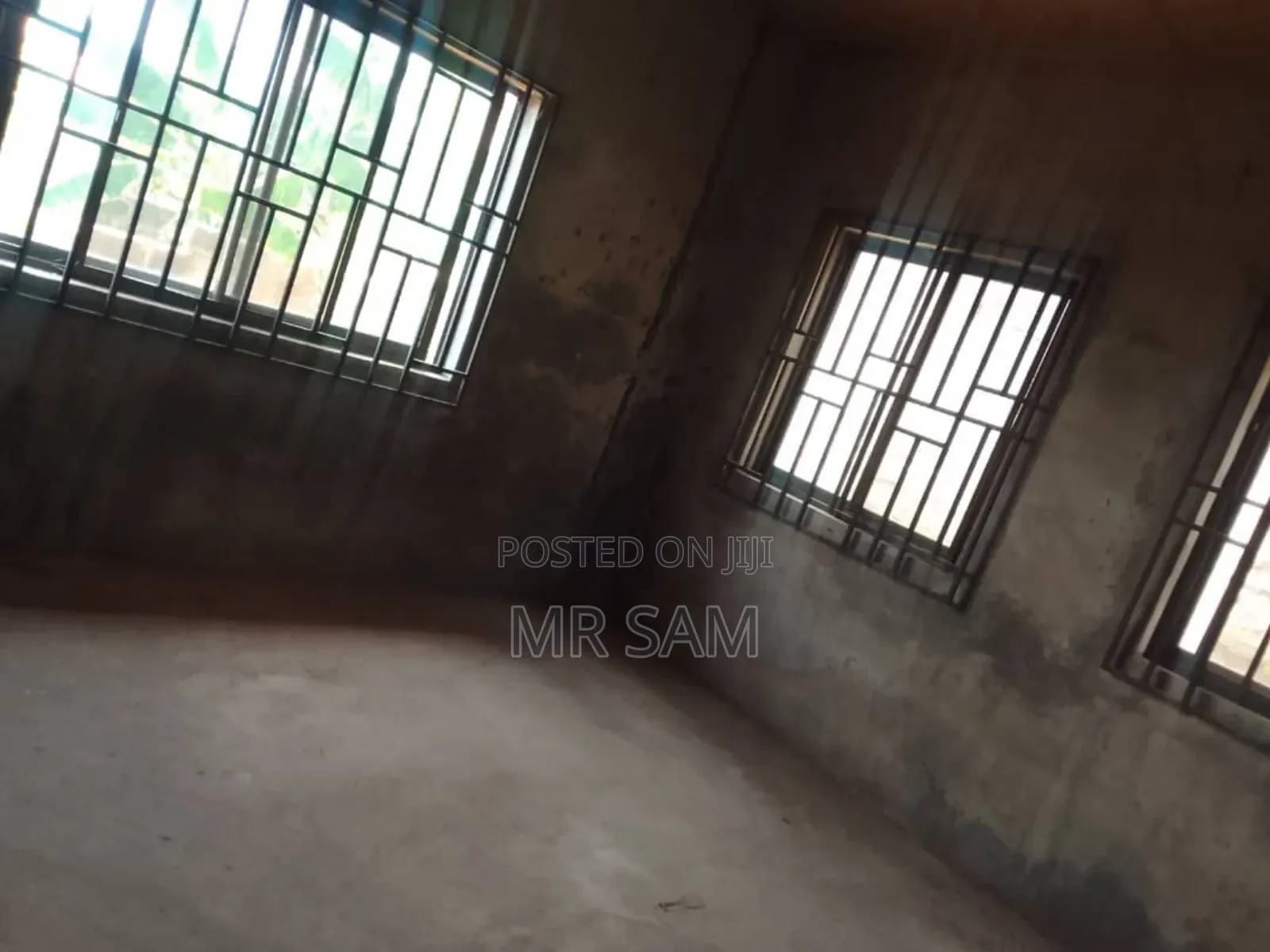 4bdrm House in Block Factory, West Hills Mall Area for sale